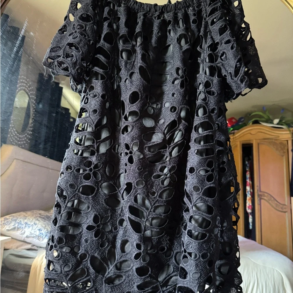 Elegant Black Off-Shoulder  floral lace Dress - Picture 2 of 6